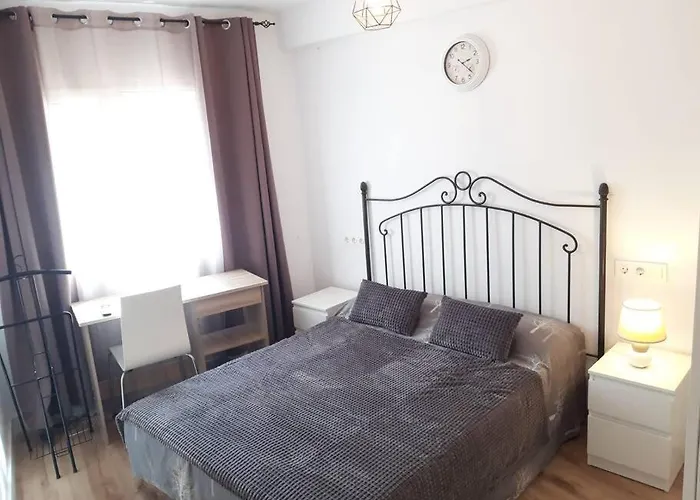 Dormitorio Acogedor En El Centro En Piso Compartido Con Bano Privado